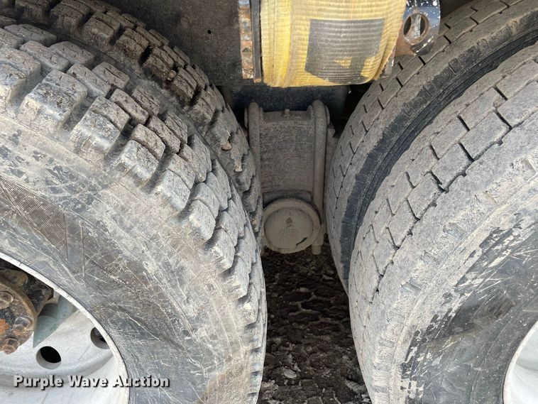 image for item JR9833 2006 Mack CV713  crane truck