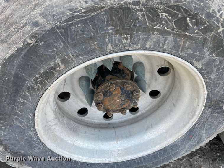 image for item JR9833 2006 Mack CV713  crane truck