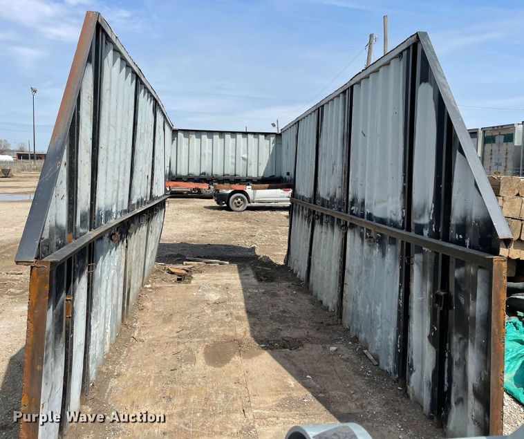 image for item JR9833 2006 Mack CV713  crane truck