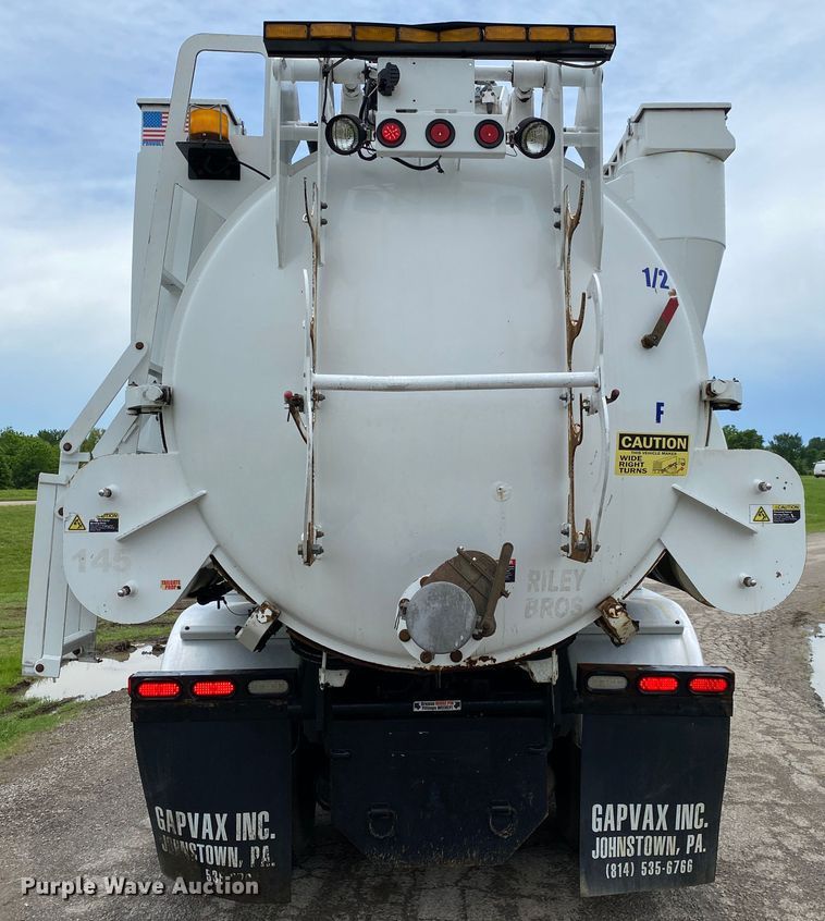 image for item JU9217 2010 Volvo VHD  vacuum truck