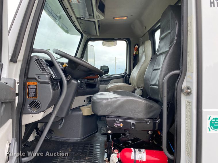 image for item JU9217 2010 Volvo VHD  vacuum truck