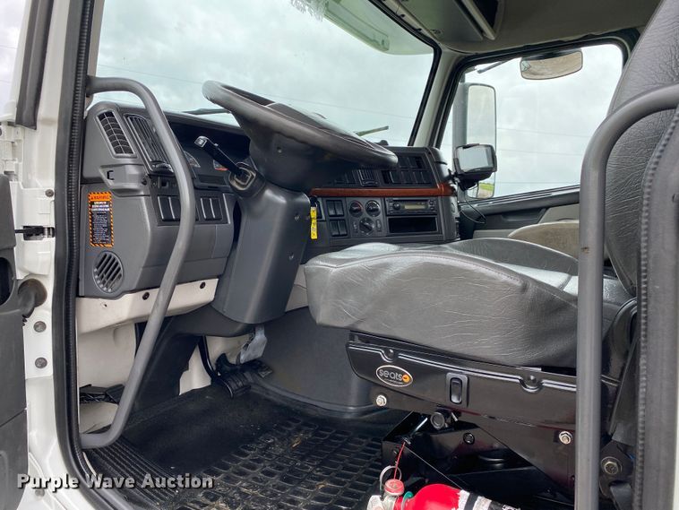 image for item JU9217 2010 Volvo VHD  vacuum truck