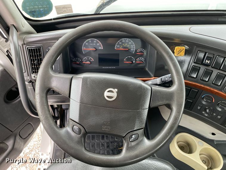 image for item JU9217 2010 Volvo VHD  vacuum truck