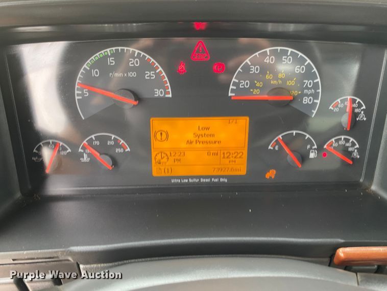 image for item JU9217 2010 Volvo VHD  vacuum truck