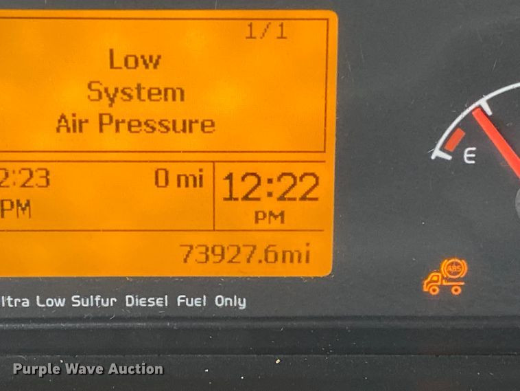 image for item JU9217 2010 Volvo VHD  vacuum truck