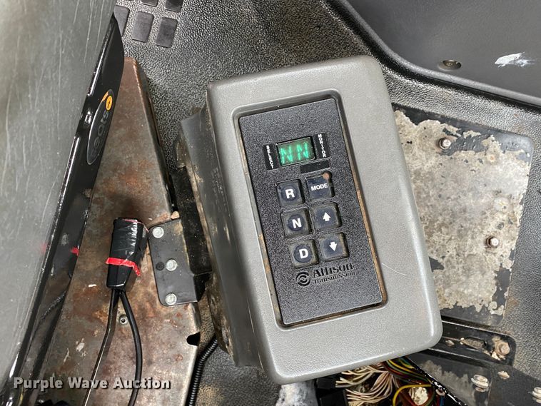 image for item JU9217 2010 Volvo VHD  vacuum truck