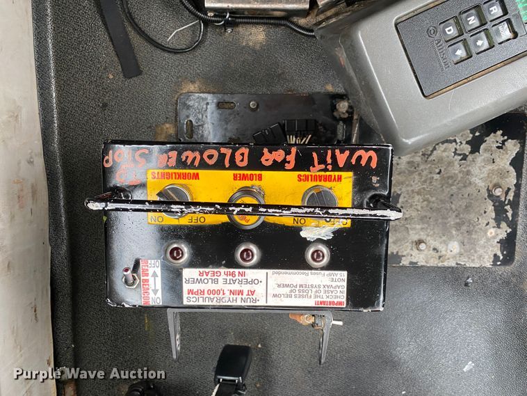 image for item JU9217 2010 Volvo VHD  vacuum truck