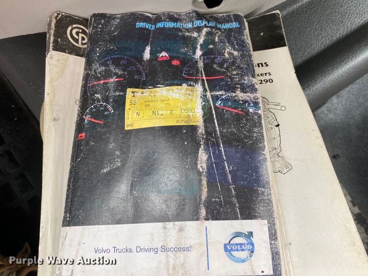 image for item JU9217 2010 Volvo VHD  vacuum truck