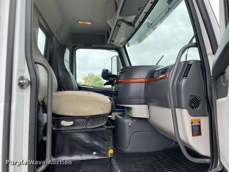 image for item JU9217 2010 Volvo VHD  vacuum truck