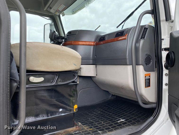 image for item JU9217 2010 Volvo VHD  vacuum truck