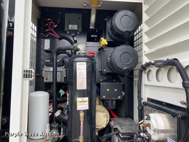 image for item JU9217 2010 Volvo VHD  vacuum truck