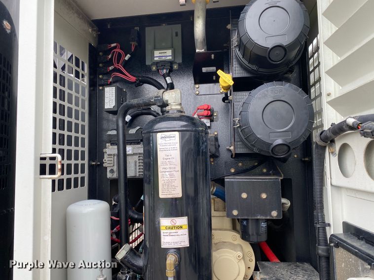 image for item JU9217 2010 Volvo VHD  vacuum truck