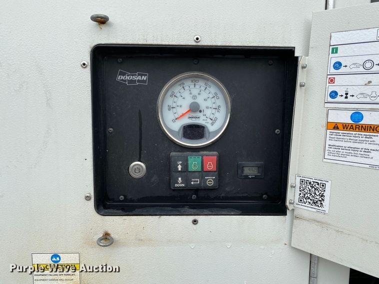 image for item JU9217 2010 Volvo VHD  vacuum truck