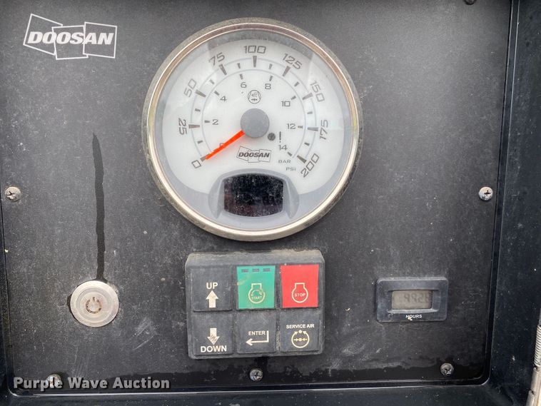 image for item JU9217 2010 Volvo VHD  vacuum truck