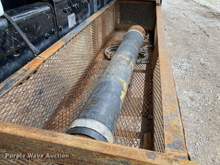 image for item JU9217 2010 Volvo VHD  vacuum truck