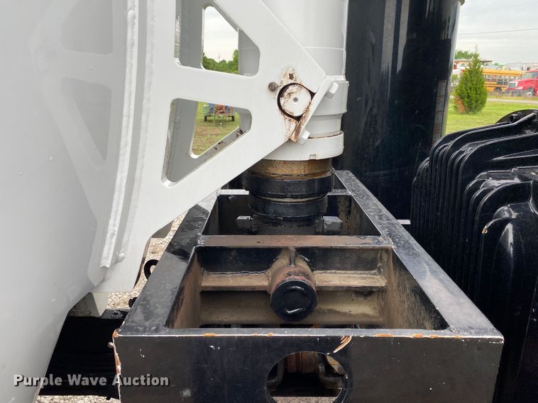 image for item JU9217 2010 Volvo VHD  vacuum truck