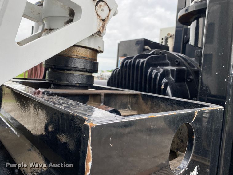 image for item JU9217 2010 Volvo VHD  vacuum truck