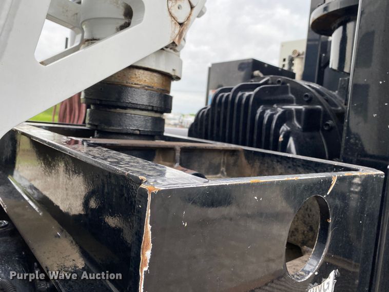 image for item JU9217 2010 Volvo VHD  vacuum truck