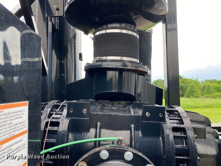 image for item JU9217 2010 Volvo VHD  vacuum truck