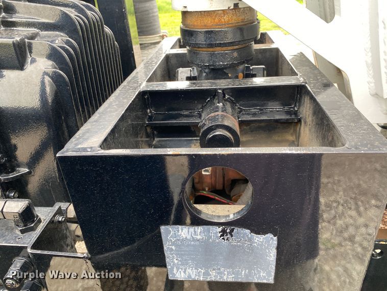 image for item JU9217 2010 Volvo VHD  vacuum truck