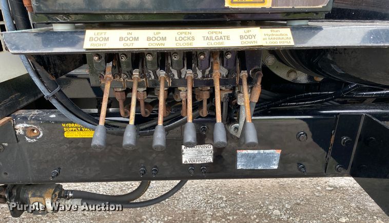 image for item JU9217 2010 Volvo VHD  vacuum truck