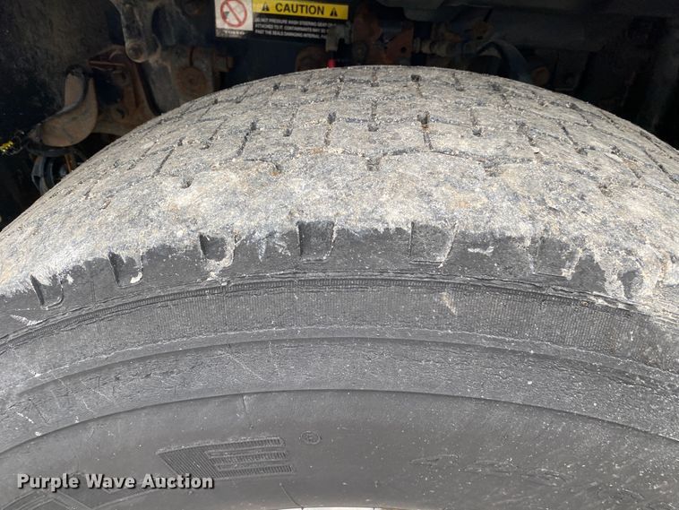 image for item JU9217 2010 Volvo VHD  vacuum truck