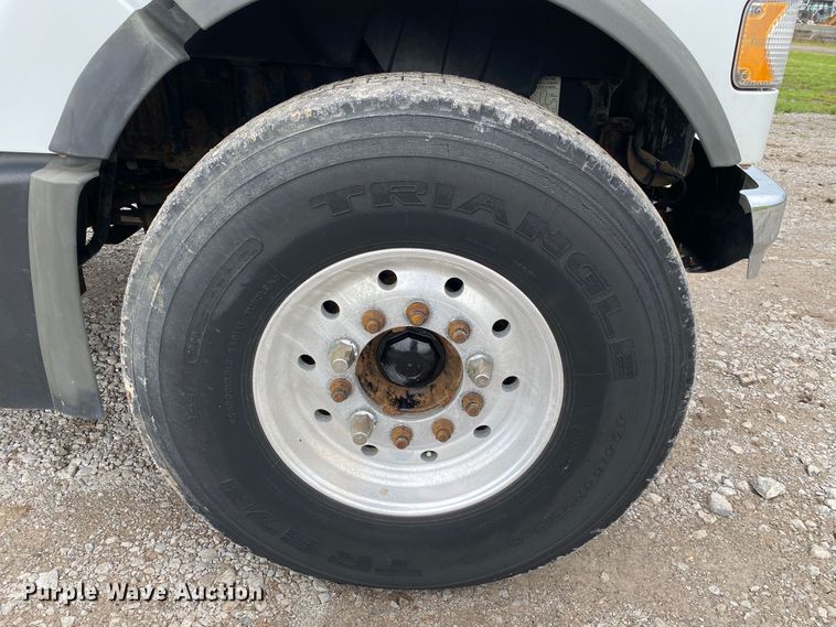 image for item JU9217 2010 Volvo VHD  vacuum truck