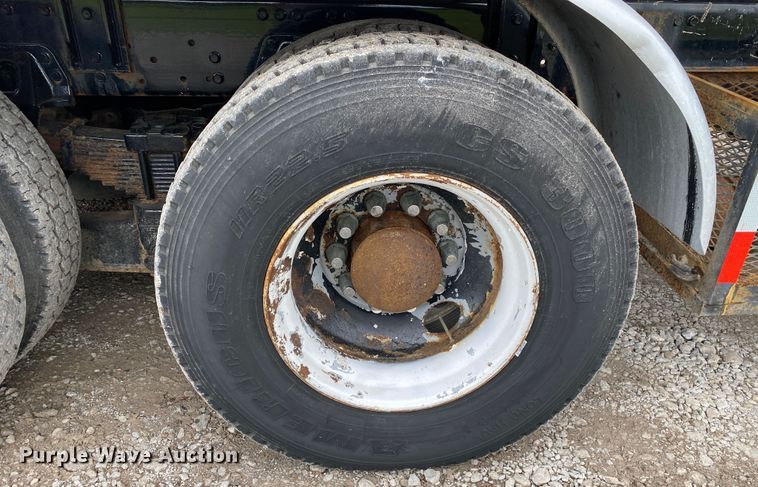 image for item JU9217 2010 Volvo VHD  vacuum truck