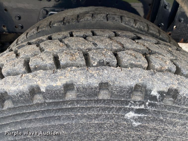 image for item JU9217 2010 Volvo VHD  vacuum truck