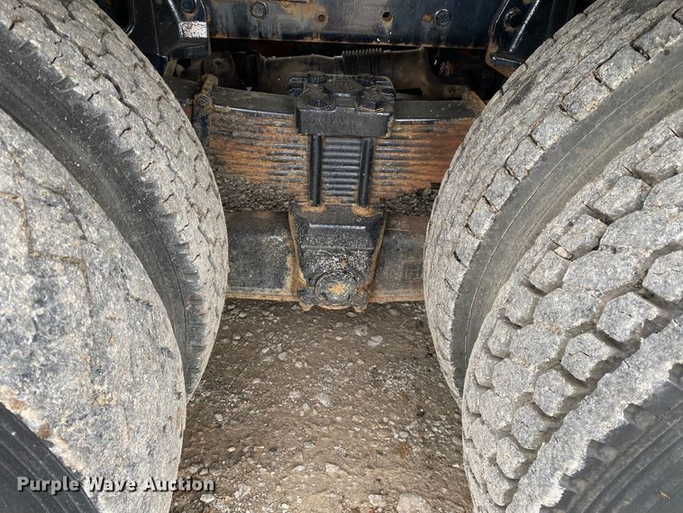 image for item JU9217 2010 Volvo VHD  vacuum truck