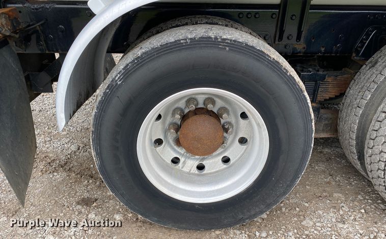 image for item JU9217 2010 Volvo VHD  vacuum truck