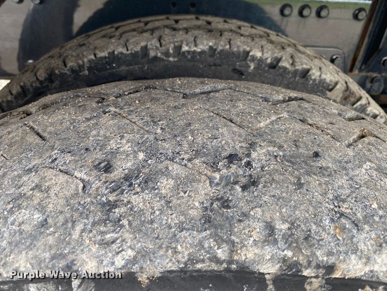 image for item JU9217 2010 Volvo VHD  vacuum truck