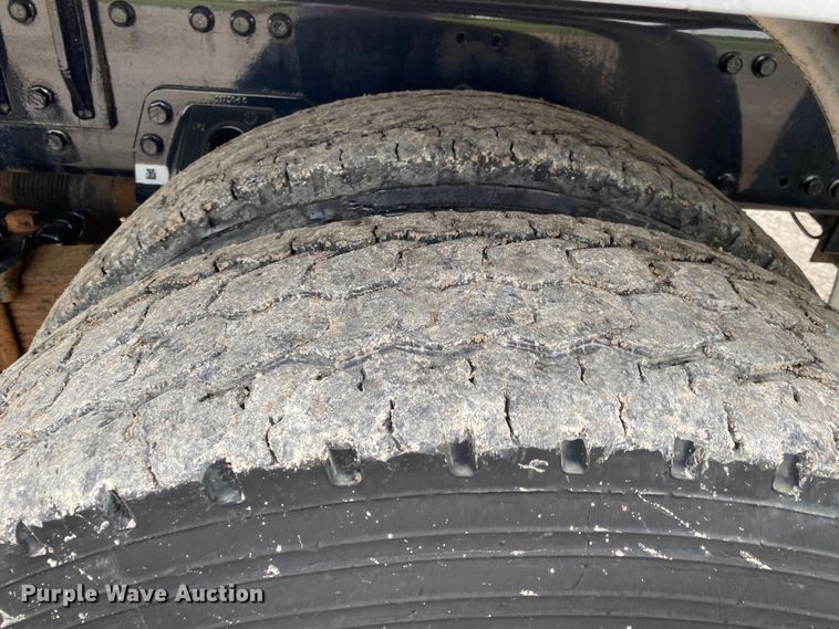 image for item JU9217 2010 Volvo VHD  vacuum truck