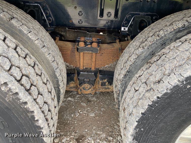 image for item JU9217 2010 Volvo VHD  vacuum truck