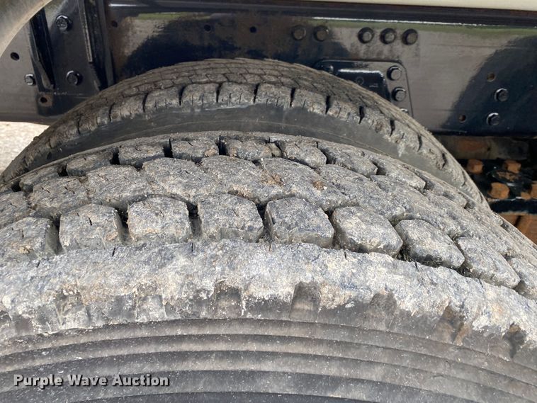 image for item JU9217 2010 Volvo VHD  vacuum truck