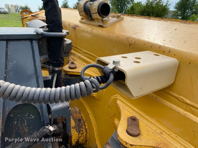 image for item JU9224 2013 John Deere 750K LGP  dozer