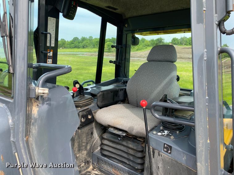 image for item JU9224 2013 John Deere 750K LGP  dozer