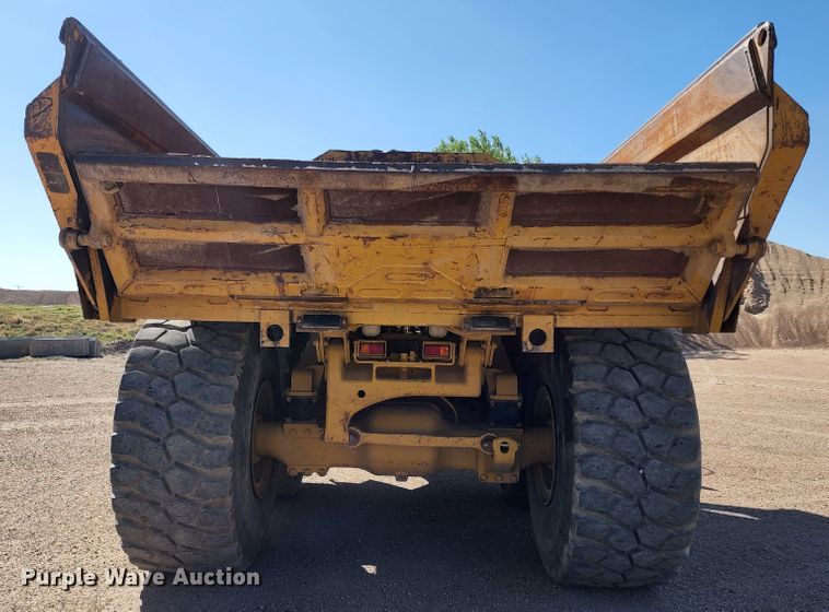 image for item KC9480 2001 Caterpillar D400E Series II  haul truck