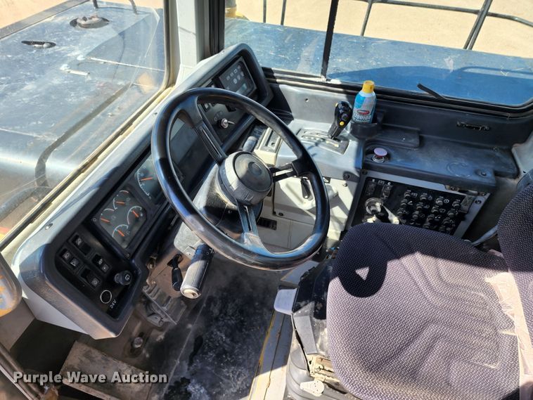 image for item KC9480 2001 Caterpillar D400E Series II  haul truck