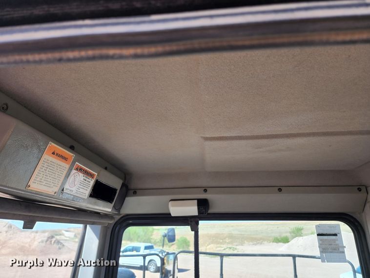 image for item KC9480 2001 Caterpillar D400E Series II  haul truck