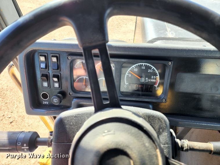 image for item KC9480 2001 Caterpillar D400E Series II  haul truck