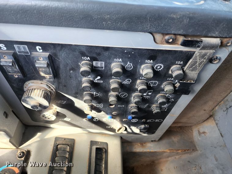 image for item KC9480 2001 Caterpillar D400E Series II  haul truck