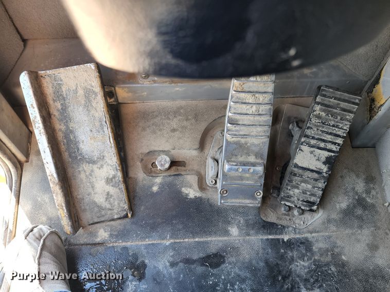 image for item KC9480 2001 Caterpillar D400E Series II  haul truck