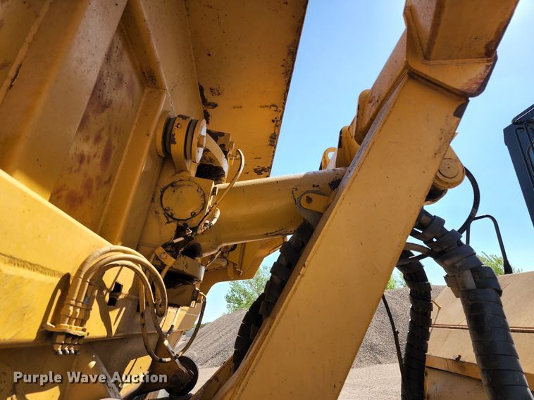 image for item KC9480 2001 Caterpillar D400E Series II  haul truck