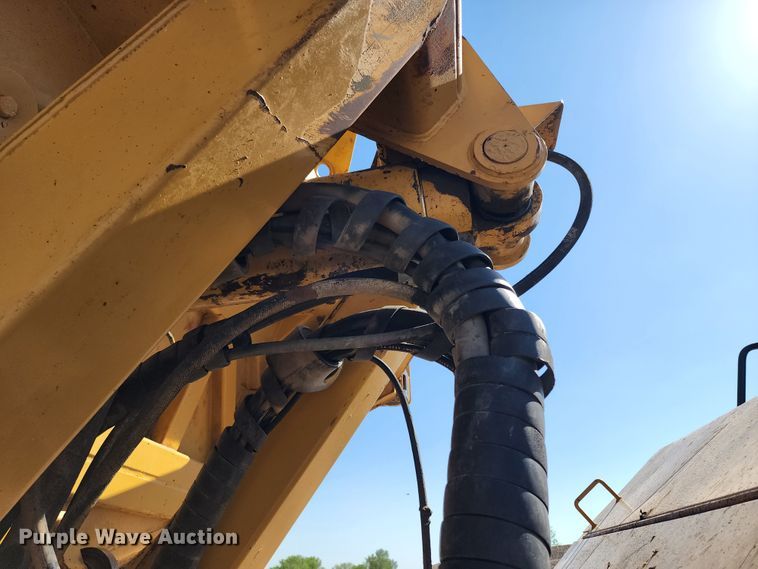 image for item KC9480 2001 Caterpillar D400E Series II  haul truck