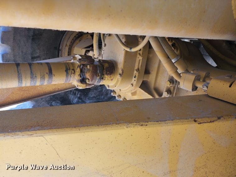 image for item KC9480 2001 Caterpillar D400E Series II  haul truck