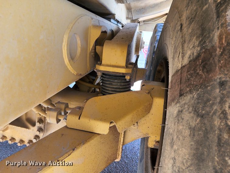 image for item KC9480 2001 Caterpillar D400E Series II  haul truck