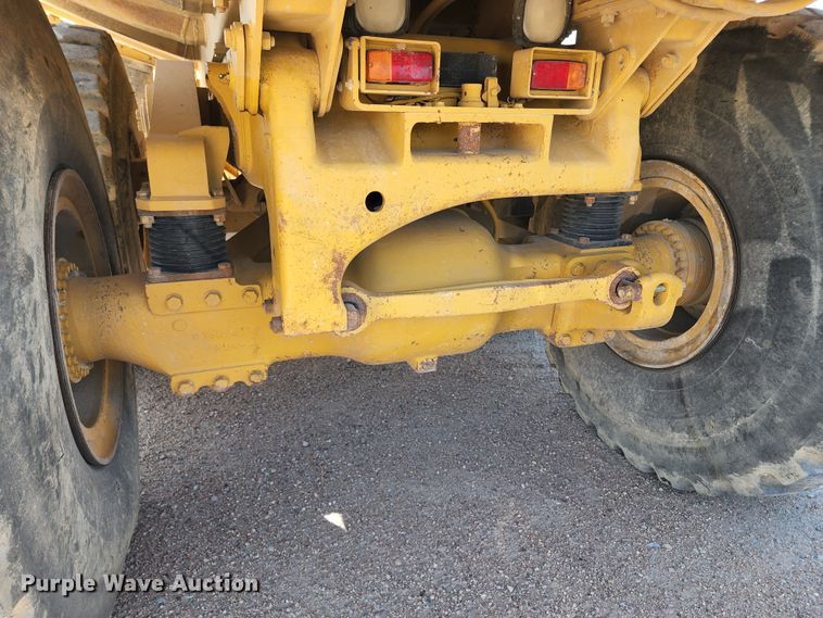 image for item KC9480 2001 Caterpillar D400E Series II  haul truck