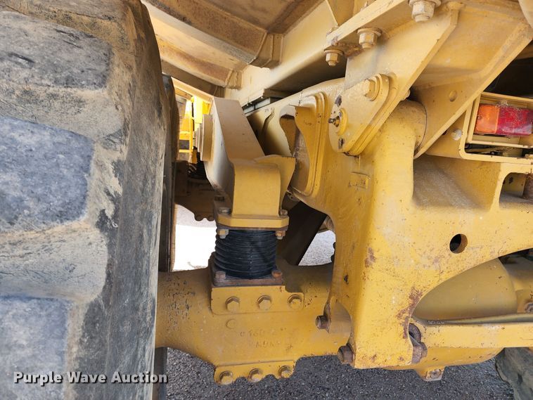 image for item KC9480 2001 Caterpillar D400E Series II  haul truck