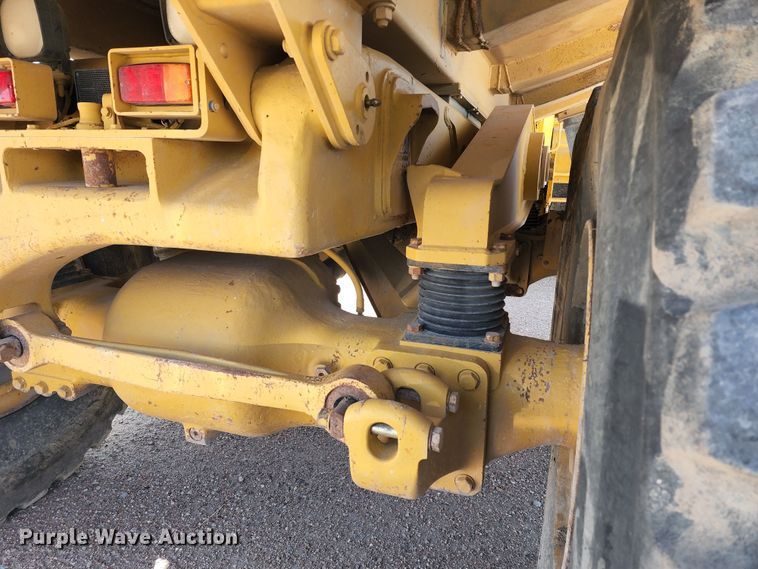 image for item KC9480 2001 Caterpillar D400E Series II  haul truck